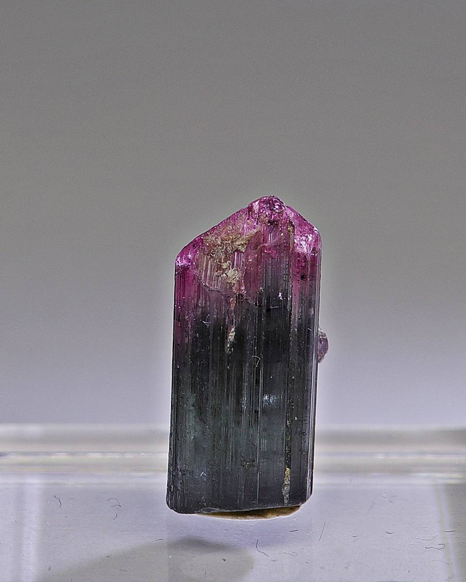 Elbaitt (turmalin), Jagindi, 6,8 karat