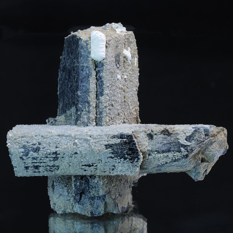 Hydroksylapatitt med hornblende, Oksøyekollen, Snarum