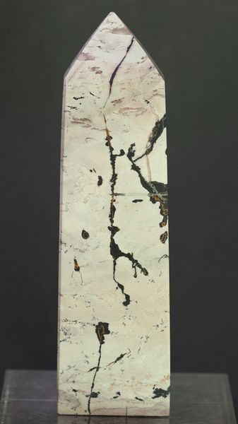 Hovedbilde Obelisk/tårn av slipt dendrittisk kalkstein