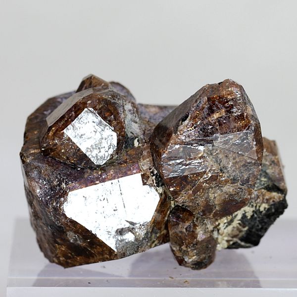 Hovedbilde Zirkonkrystallgruppe, Seiland, Finnmark