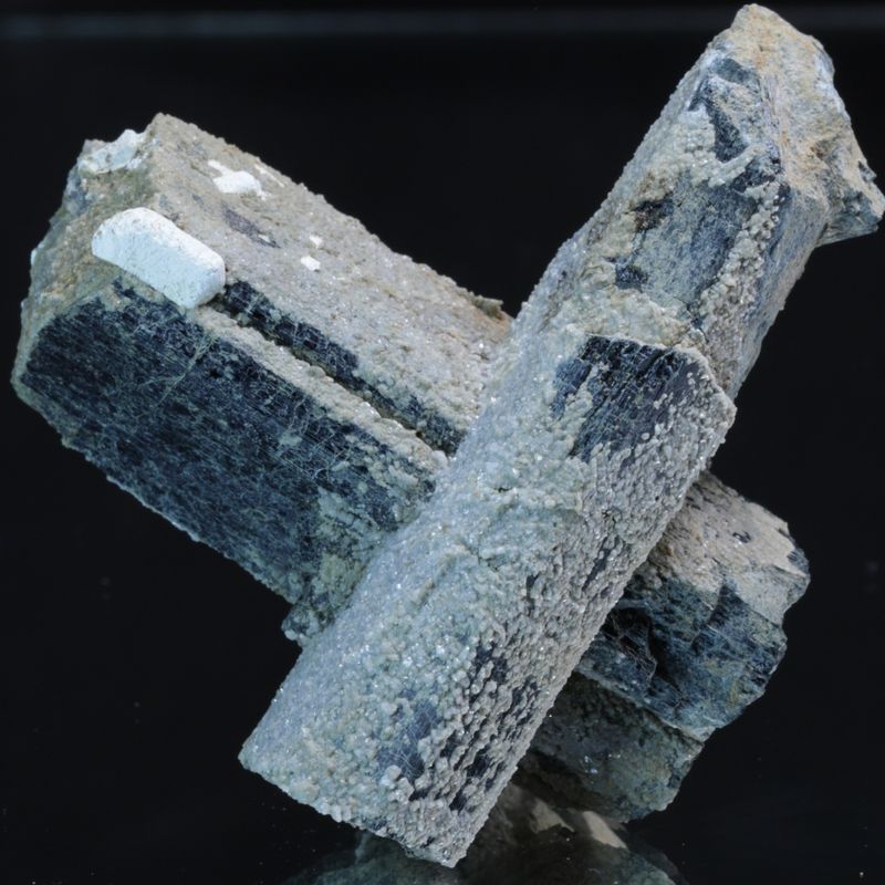 Hydroksylapatitt med hornblende, Oksøyekollen, Snarum