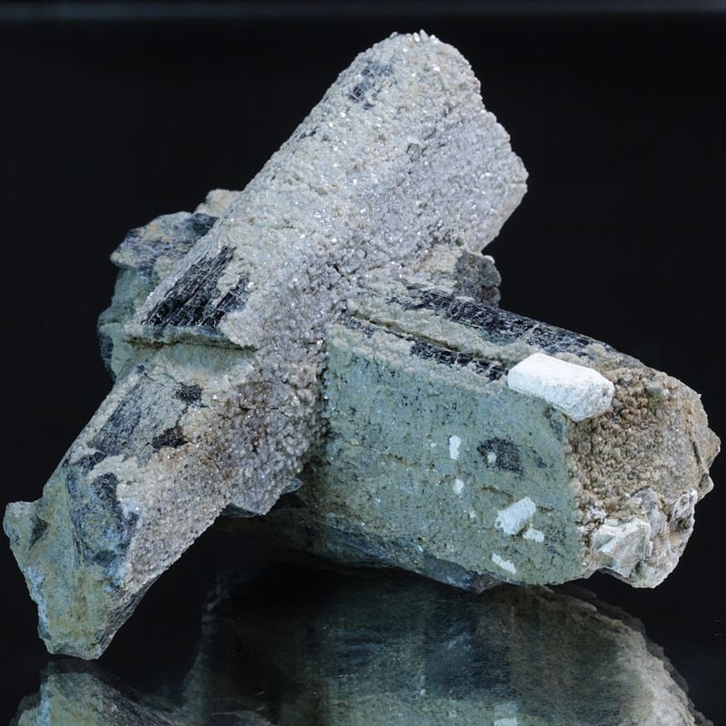 Hydroksylapatitt med hornblende, Oksøyekollen, Snarum